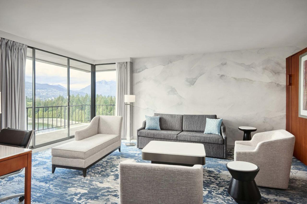 Panorama Suite mit 1 Schlafzimmer, 1 Kingsize-Bett, Schlafsofa, Hafen- und Bergblick